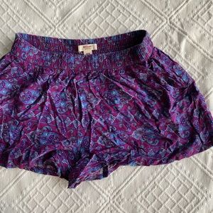 Relaxed fit shorts.